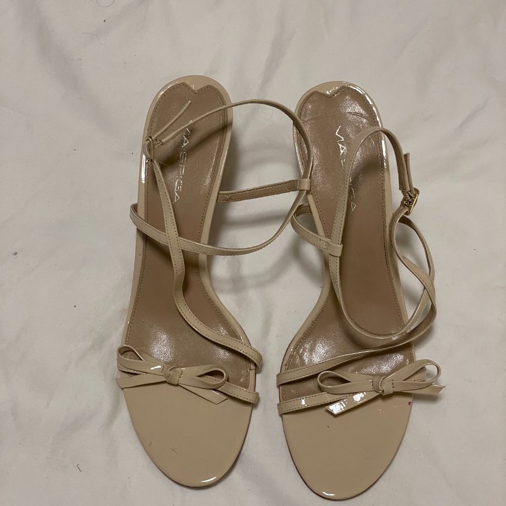 Almost New Offwhite Via Spiga strappy sandals